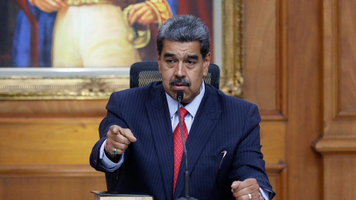 Foto de archivo. Nicolás Maduro sugirió este jueves al presidente de Estados Unidos Donald Trump pedir los informes verídicos del FBI y la DEA para que “vea la verdad” sobre el Tren de Aragua, la banda criminal transnacional de origen venezolano designada por Washington como grupo terrorista.