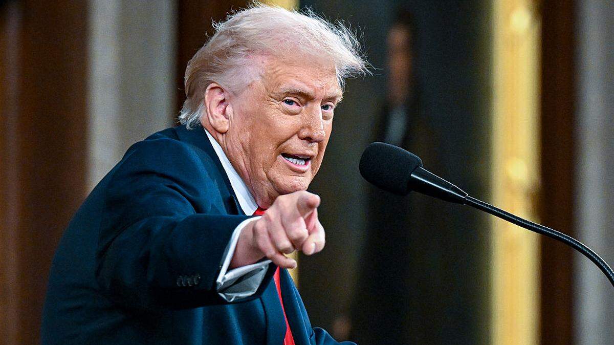 El presidente de Estados Unidos, Donald Trump, afirmó este domingo que una transición como la de Venezuela, después de que las fuerzas estadounidenses arrestaran a Nicolás Maduro en Caracas, es el escenario perfecto para Irán.