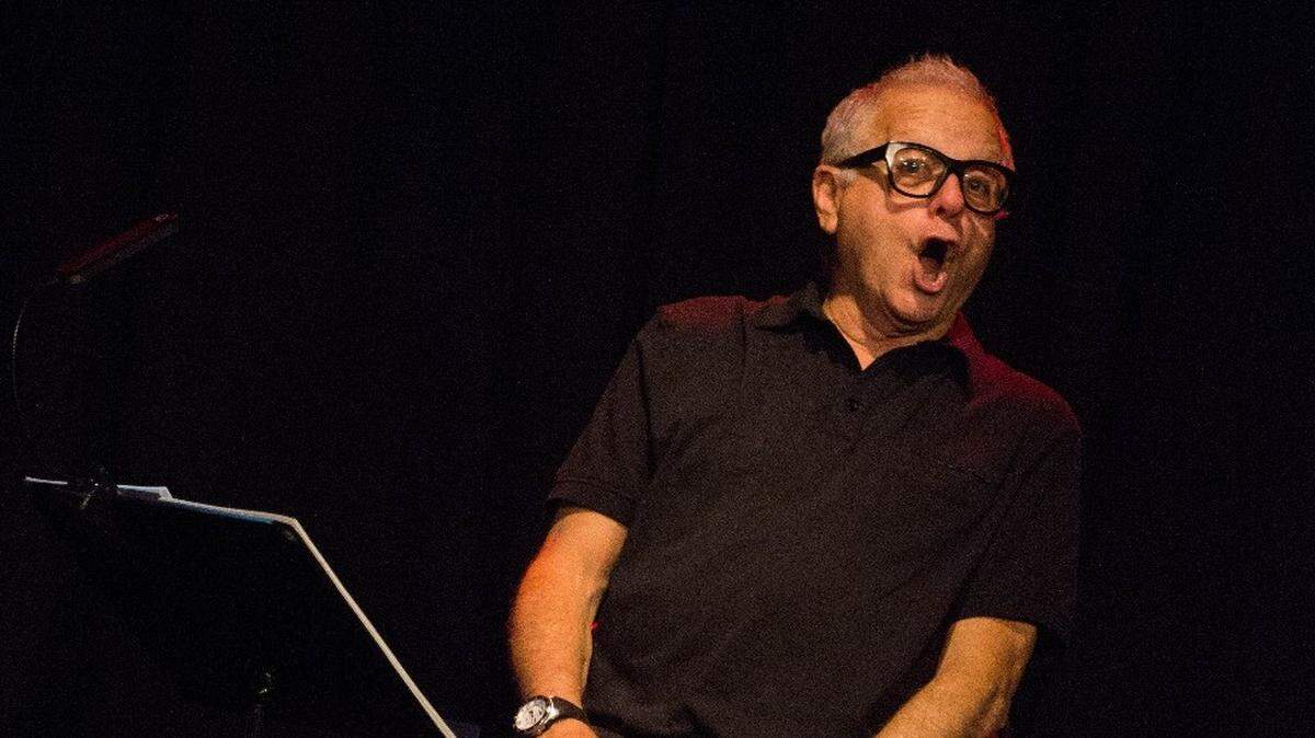 Orlando Urdaneta durante un ensayo del unipersonal ‘Juguetelandia’.