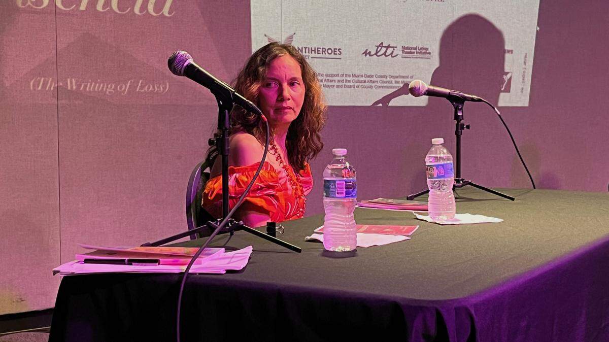 María Cristina Fernández en el evento “La escritura de la ausencia”. 