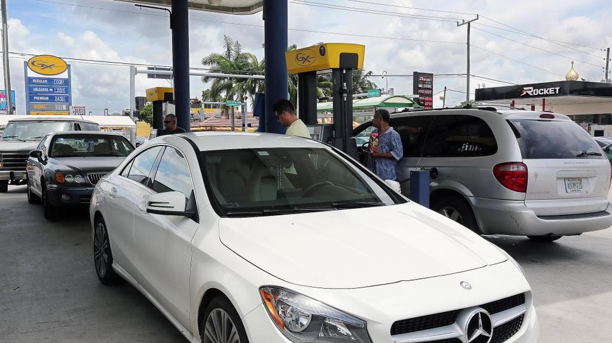 Los precios de la gasolina en la Florida aumentaron 10 centavos por galón la semana que finalizó el 2 de abril de 2023. Foto de archivo.