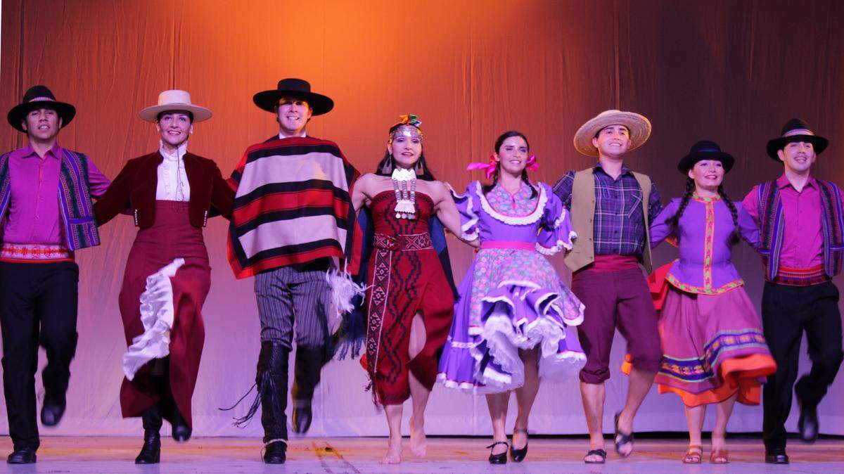 El Ballet Folklórico Antumapu de la Universidad de Chile se presentará por primera vez en Miami el viernes 3 de octubre en el Miami Beach Bandshell. 