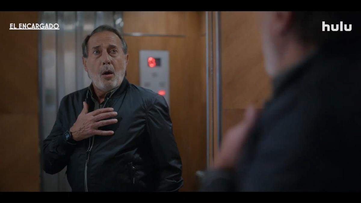 Por Hulu Latino, ‘El encargado’ (2022), serie argentina narra con humor e ironía la vida de Eliseo, un peculiar encargado de departamentos de clase alta.