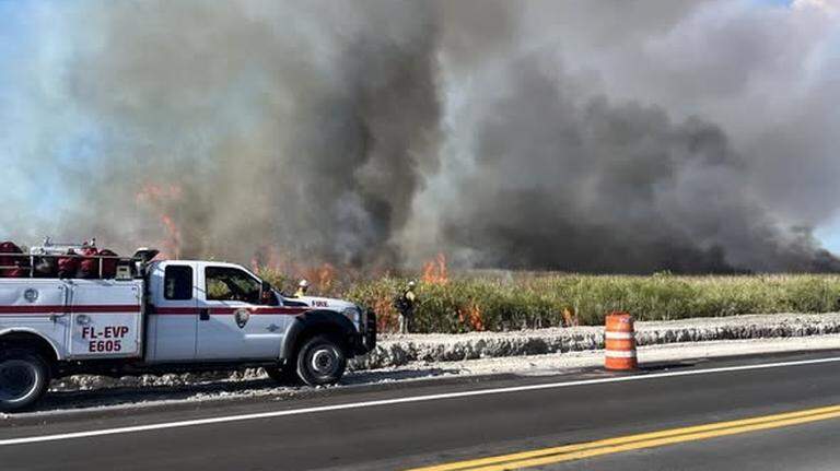 Incendio en los Everglades devora 5,000 acres y el humo amenaza con extenderse