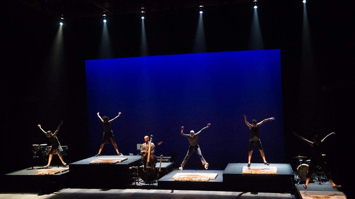 Los extraordinarios artistas / investigadores de Dorrance Dance en “ETM: Double Down”. 