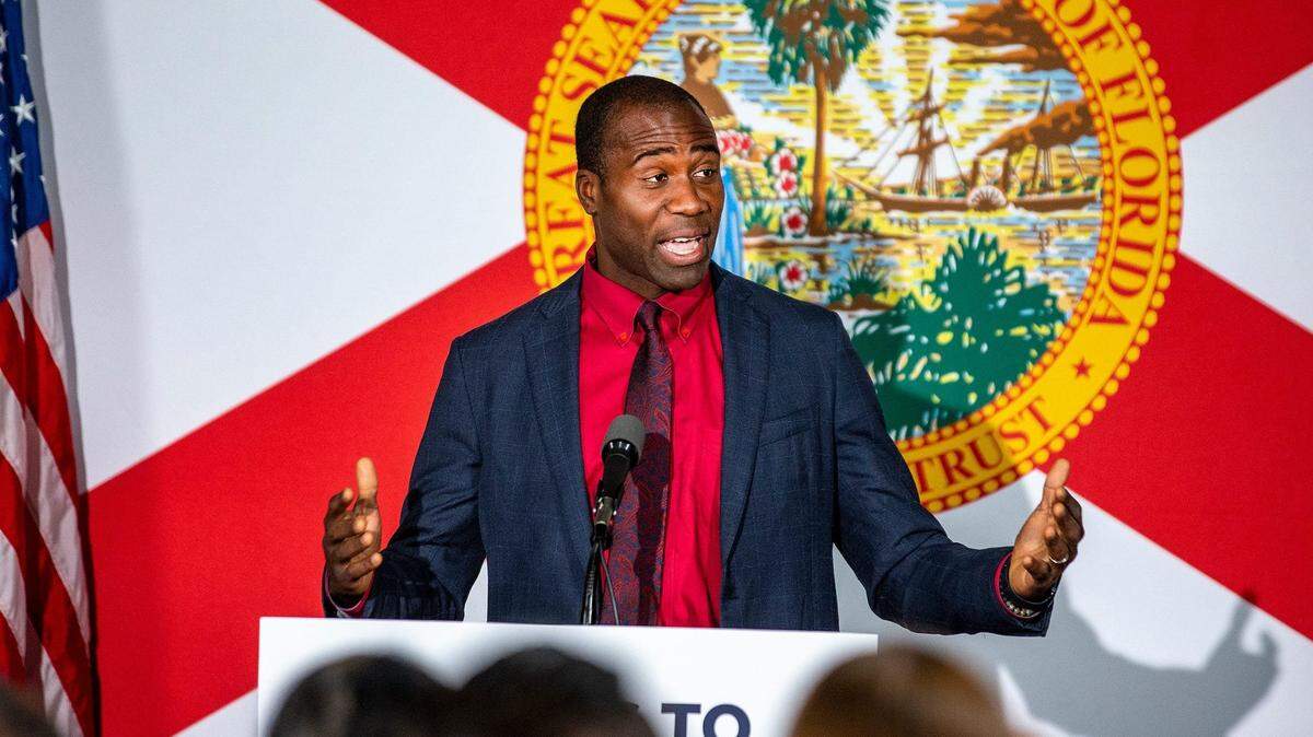 Ladapo fue nombrado por DeSantis y es el principal funcionario del departamento de salud estatal.