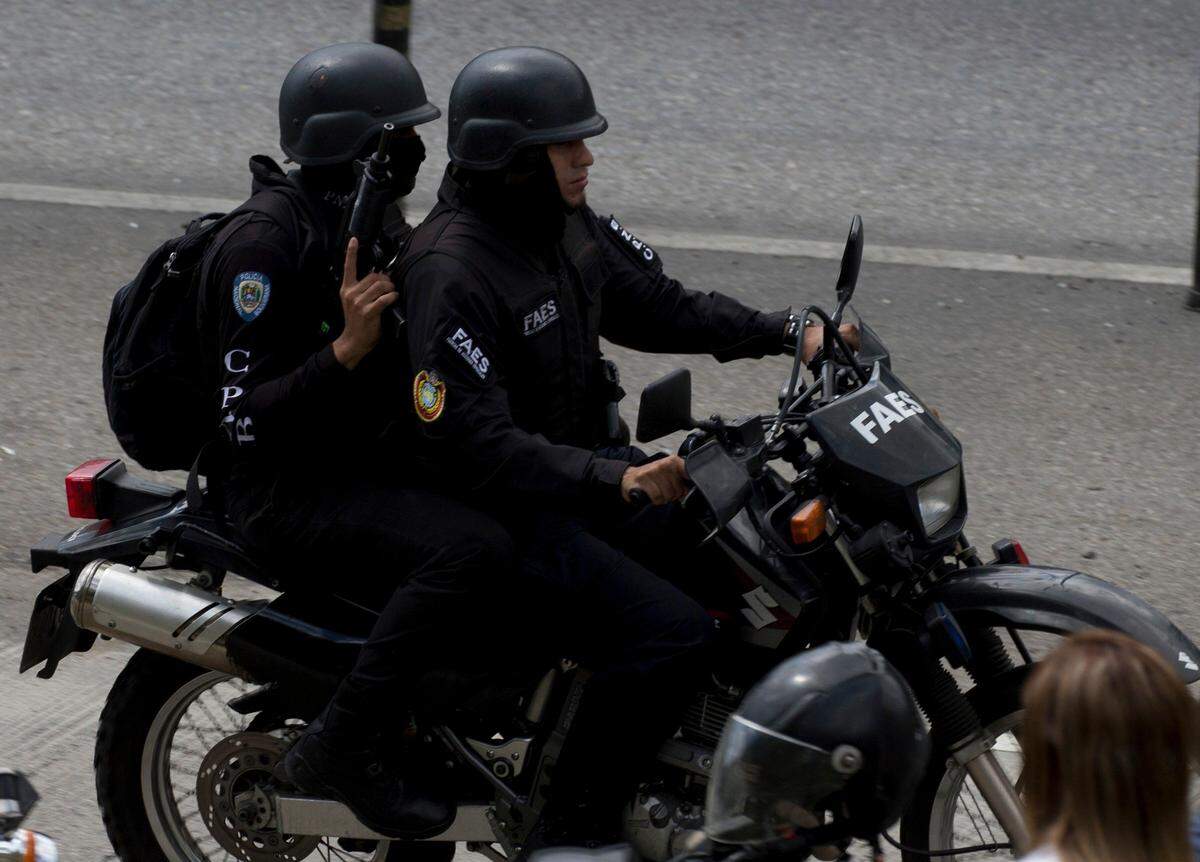 Miembros de las Las Fuerzas de Acciones Especiales (FAES) en Caracas, Venezuela. Foto de archivo.
