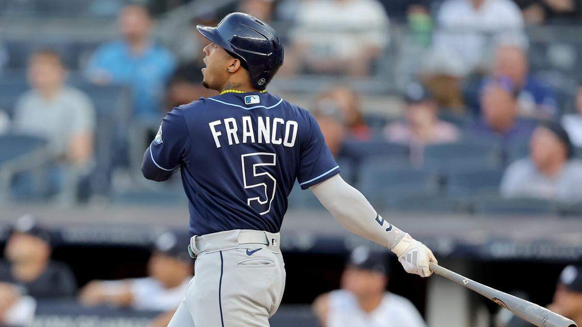 Una fiscalía dominicana acusó el miércoles a Wander Franco de explotación sexual comercial y lavado de dinero, tras las versiones de que el campocorto de los Rays de Tampa Bay sostuvo una relación con una menor de edad cuya madre enfrenta ahora los mismos cargos.