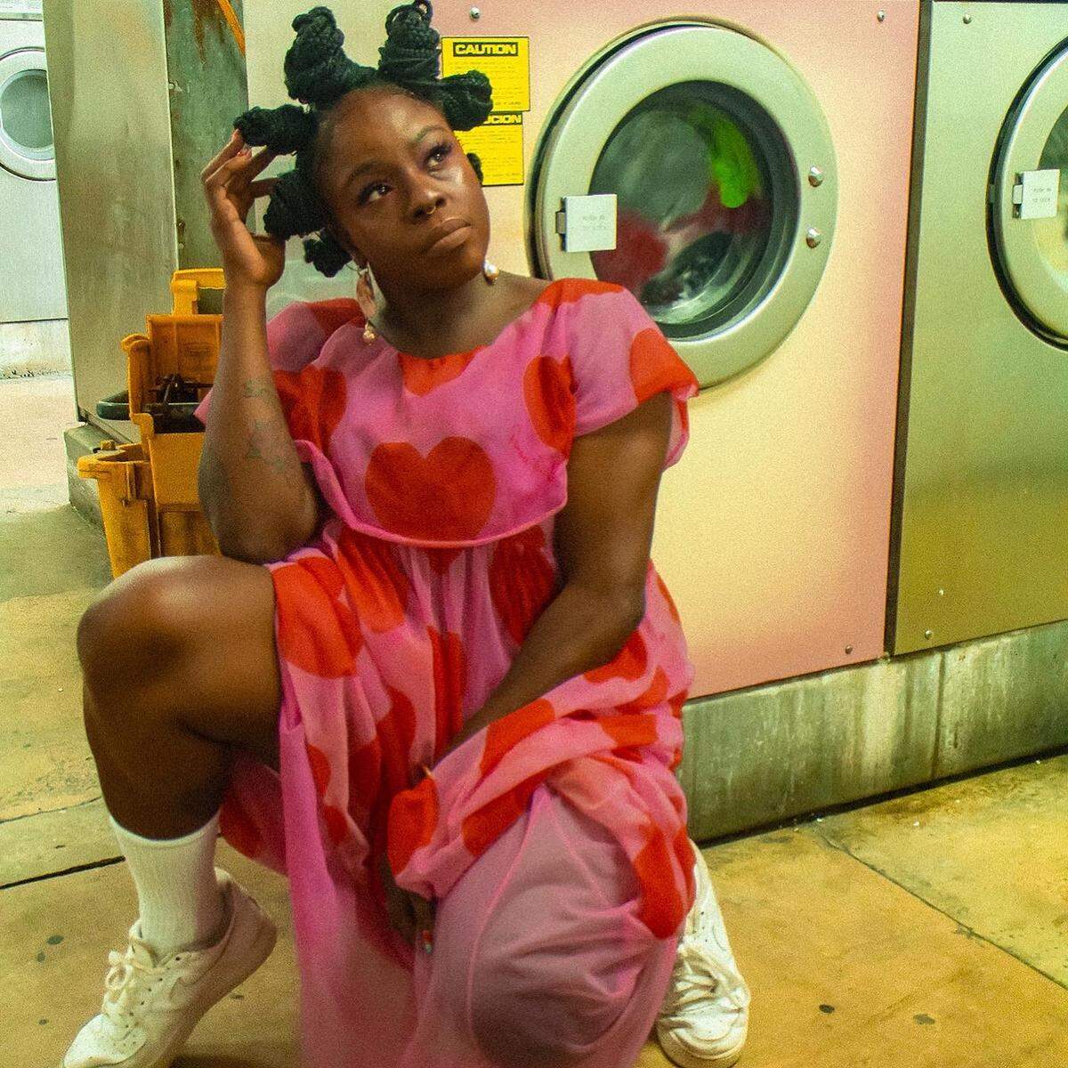 La coreógrafa e intérprete Kerine Jean-Pierre presentará una nueva pieza para MIAMI DANCES que incluye un DJ y percusión en vivo. 