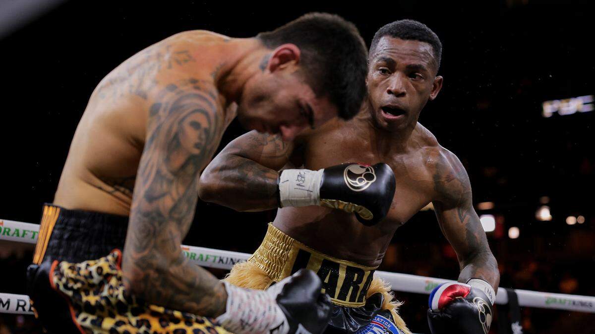 Erislandy Lara (der.) derrotó por nocaut a un león como Michael Zerafa, en la cartelera de respaldo de Premier Boxing Champions, el sábado en Las Vegas.