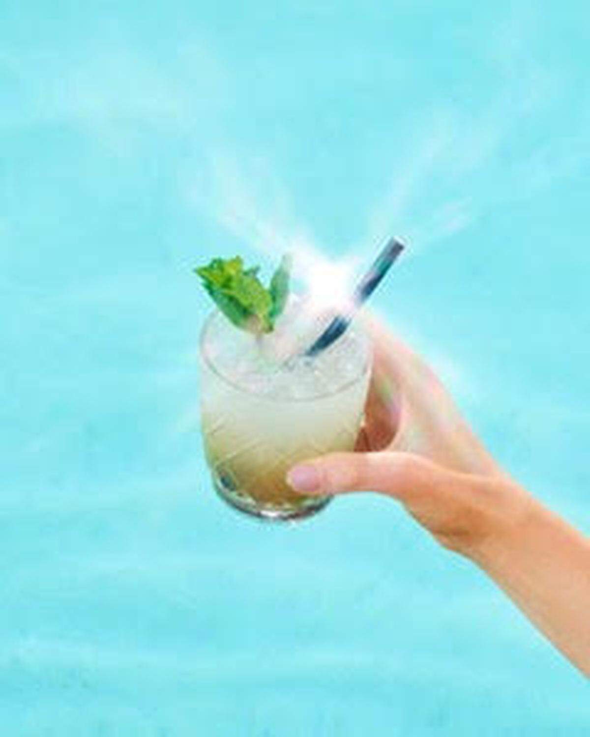 Cóctel Mojito tradicional con un twist en Vela Sky, Yotel Miami.