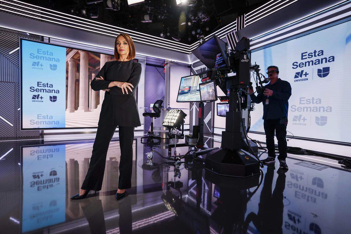 Ilia Calderón on set at Univision studios in Doral, Florida, on Friday, May 1, 2026. Ilia Calderón currently works as the news anchor for Univision's national evening newscast Noticiero N+ Univision. She is also the presenter of the Univision weekly news magazine Aquí y Ahora. She is the first Afro-Latina to anchor a weekday primetime newscast for a major broadcast network in the United States.