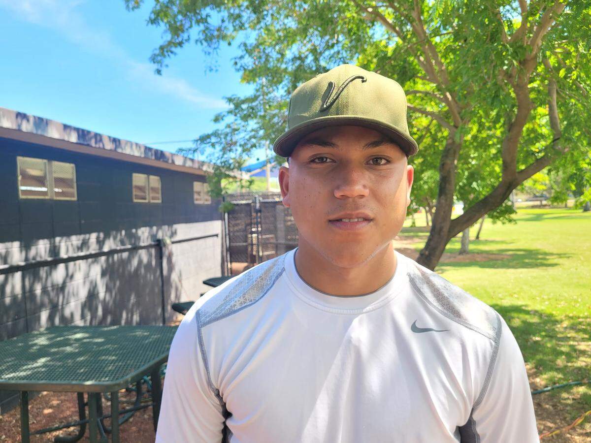 Cuando vio a Andy Rodríguez en el uniforme del Miami-Dade College, Bryan Chi se fundió en un largo abrazo con él.