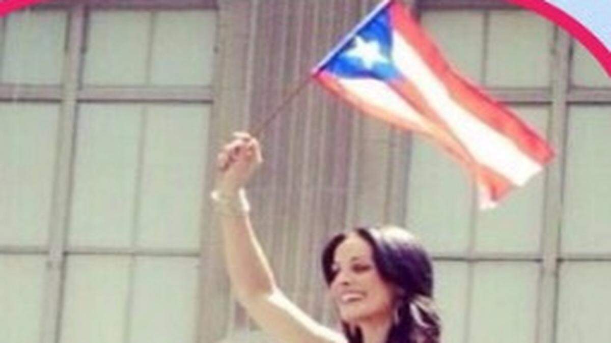 La exMiss Universo de 1993 Dayanara Torres es uno de los rostros más conocidos de Puerto Rico que felicitaron al equipo boricua por el triunfo 4-3 contra Holanda, en una de las semifinales del Clásico Mundial de Béisbol, que se disputó el 20 de marzo del 2017, en el Dodger Stadium de Los Angeles.