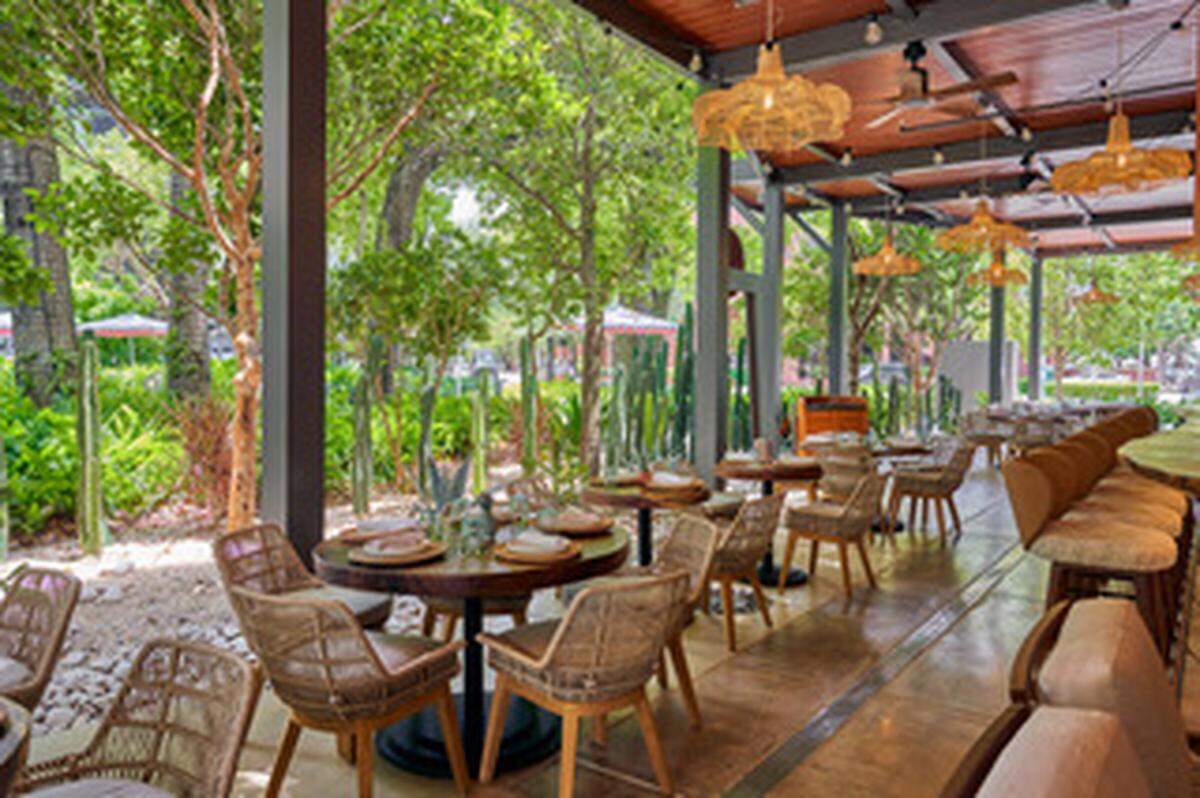 KoKo by Bakan, en Coconut Grove, con su cocina abierta permite a los clientes presenciar el arte de la elaboración artesanal de tortillas.