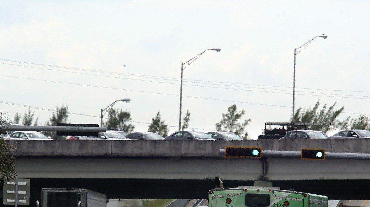 Tráfico en la autopista 95 cerca de Miami Gardens Drive, en el norte del Condado Miami-Dade. 