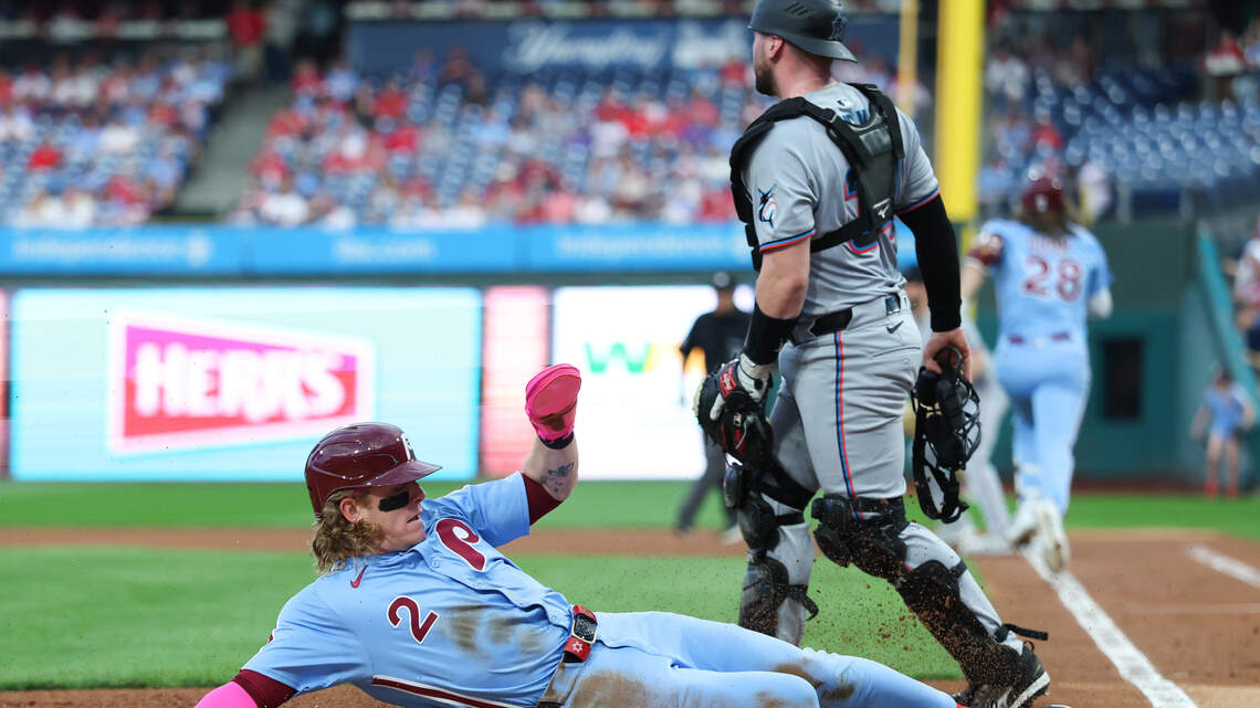 Las ilusiones de playoffs se desvanecen, pero los Marlins muestran orgullo ante los Filis