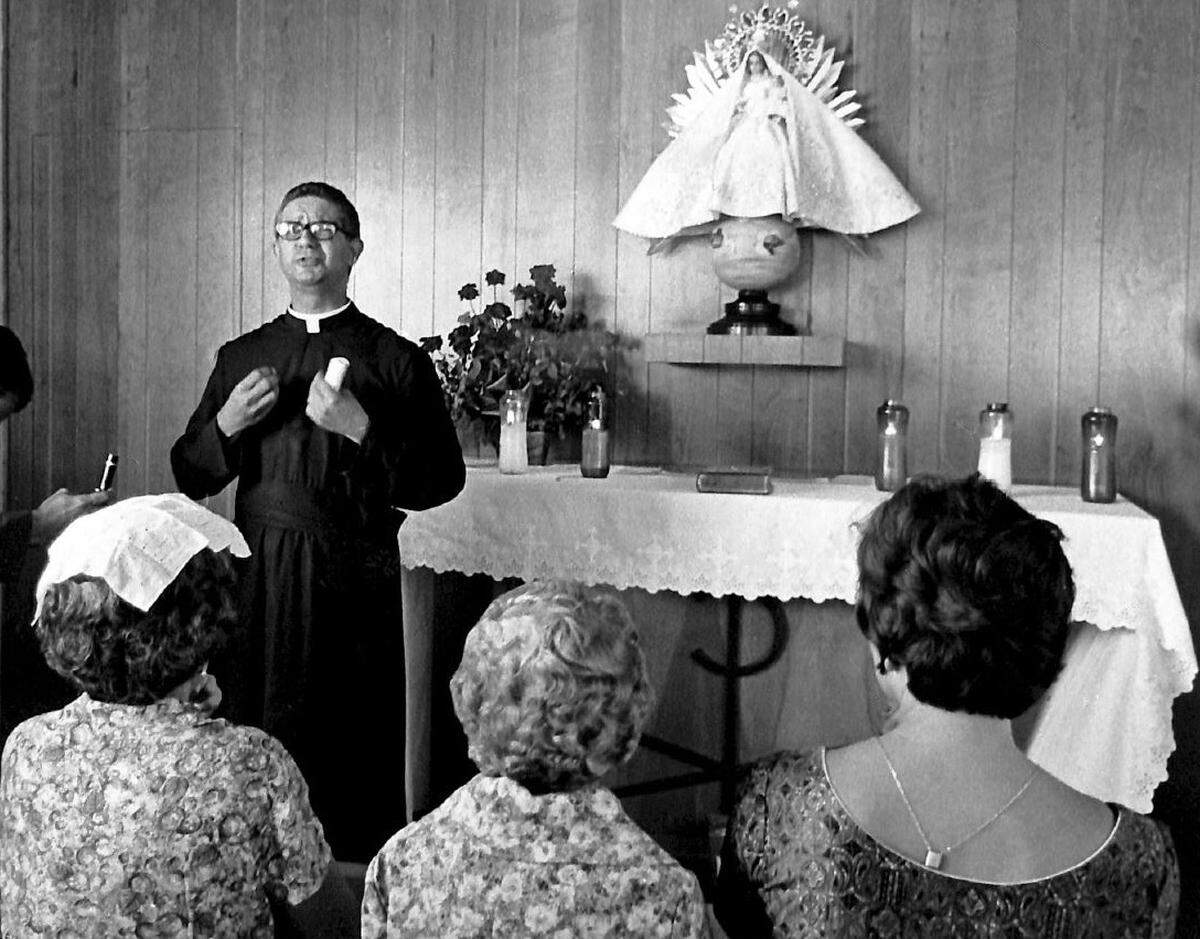 El llamado del Padre Román a los cubanos a edificar un hogar para la Virgen de la Caridad en Miami se propagó desde una acogedora capillita aledaña al Hospital Mercy.