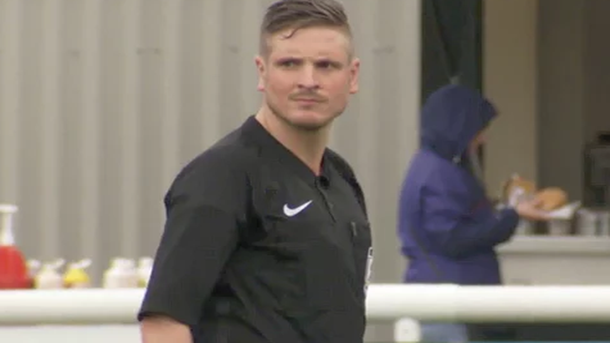 Ryan Atkin Atkin, de 32 años, comenzó su labor como réferi  en 1999 y esta temporada ejercerá de cuarto árbitro en los partidos de Premier League y de colegiado principal en los niveles inferiores.