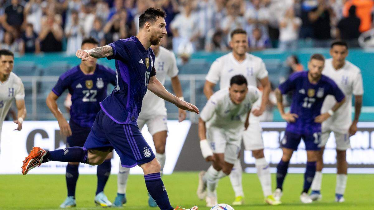 Foto de archivo. En plena euforia en Argentina por la obtención de la Copa del Mundo de Qatar, el técnico Lionel Scaloni advierte a los campeones que no deben relajarse y les pide ir por más.