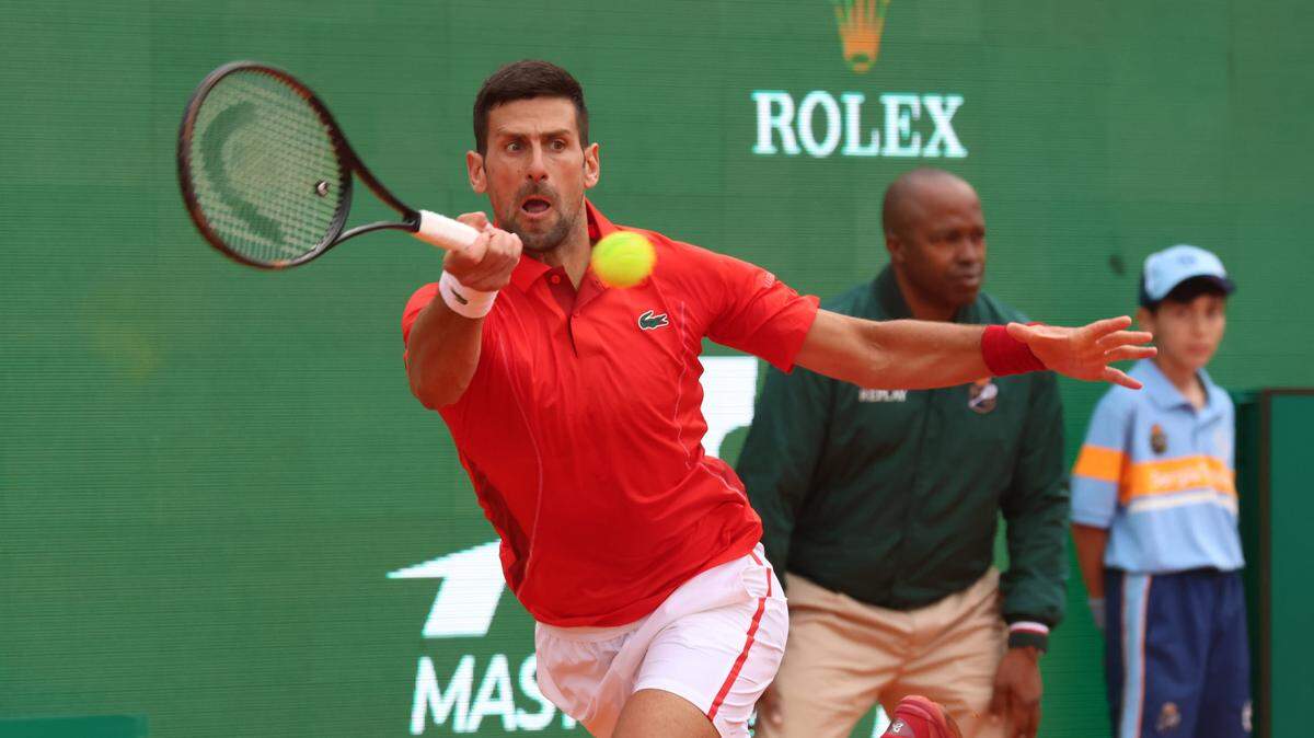El serbio Novak Djokovic, número uno mundial, derrotó el martes 6-1, 6-2 al ruso Roma Safiullin en el Abierto de Montecarlo.