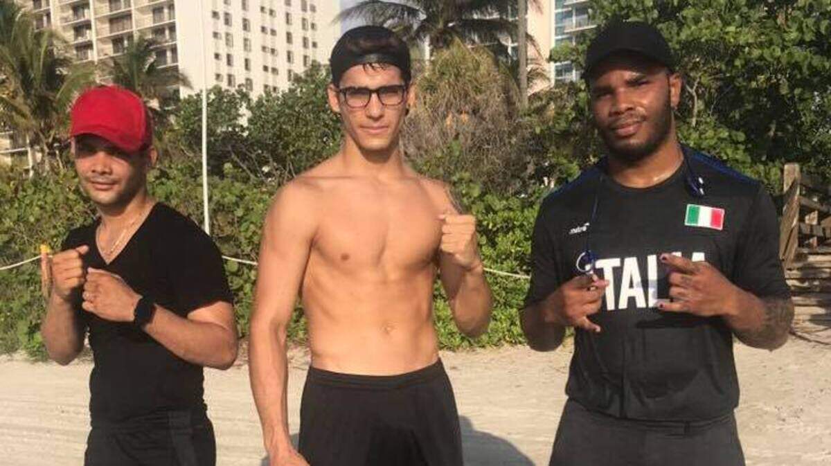 ENMNAUEL GUERRA (c) junto a Neslán Machado (i) y Hairon Socarrás durante un entrenamiento en Marbella.