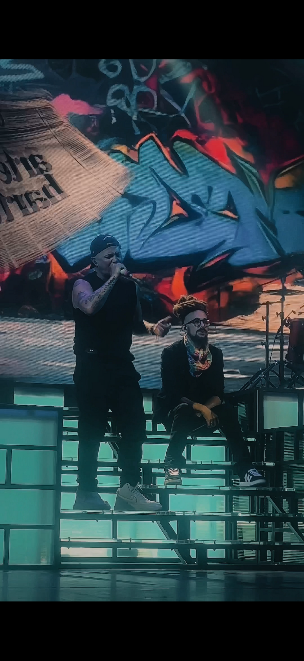 Alejandro Sanz invitó al artista cubano Kamankola a compartir escenario en su concierto en el Kaseya Center, de Miami, el 2 de mayo.