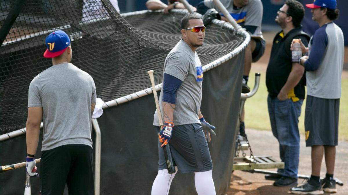 Miguel Cabrera en una práctica con algunos jugadores del equipo de Venezuela al Clásico Mundial, el 2 de febrero del 2017 en Miami.