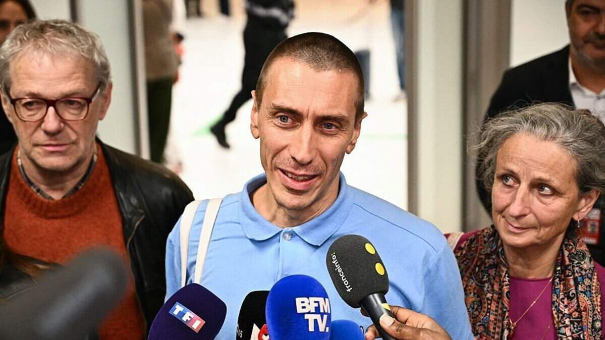 TOPSHOT - French citizen Camilo Castro, who has been detained in Venezuela since late June, speaks to the press, flanked by his step-dad Yves Guibert and his mother Helene Boursier, upon his arrival at Orly aiport, in the outskirts of Paris, following his release on November 16, 2025. Castro, a 41-year-old yoga teacher, disappeared on June 26, 2026 at the Paraguachon border crossing, which separates Venezuela from Colombia, where he lives. He had gone to renew his expired Colombian residency visa, his family said in August. (Photo by MARTIN BUREAU / AFP) (Photo by MARTIN BUREAU/AFP via Getty Images)