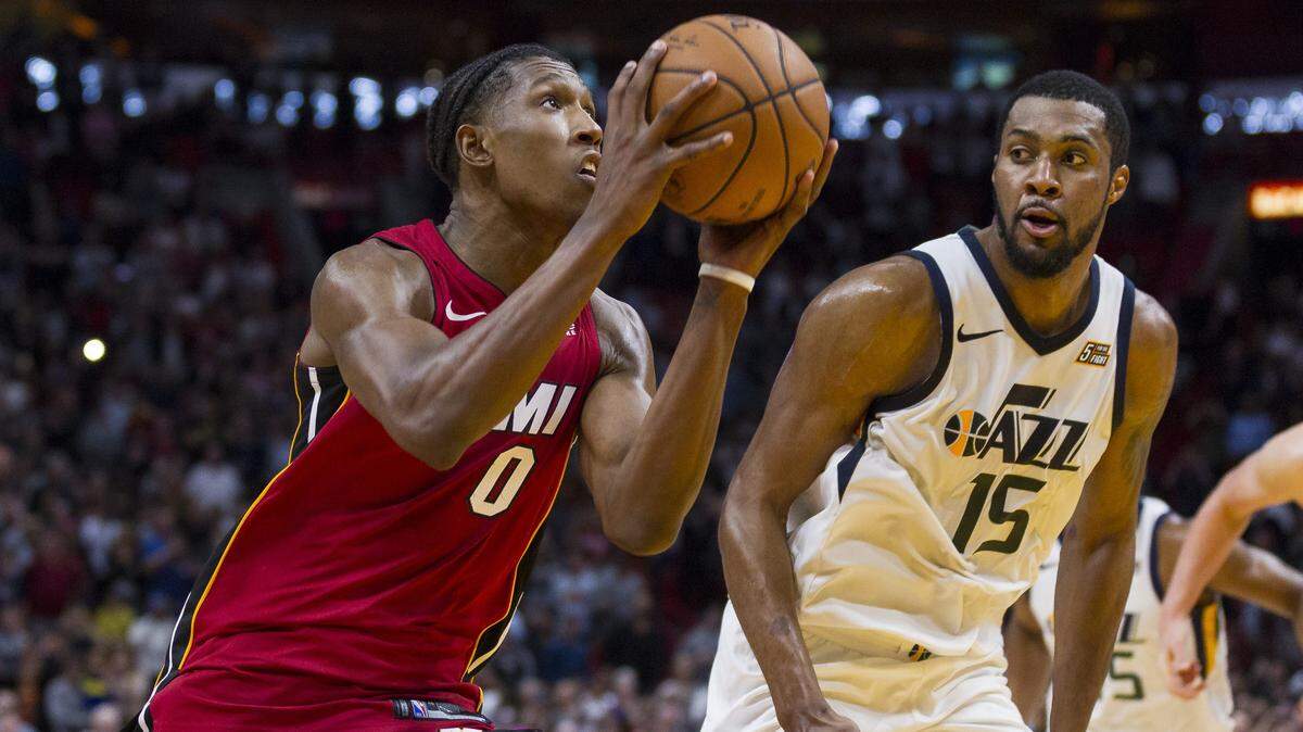 Josh Richardson (0) camino a la canasta que le dio el triunfo al Heat ante el Jazz en los segundos finales del partido, celebrado el 7 de enero de 2018 en Miami.