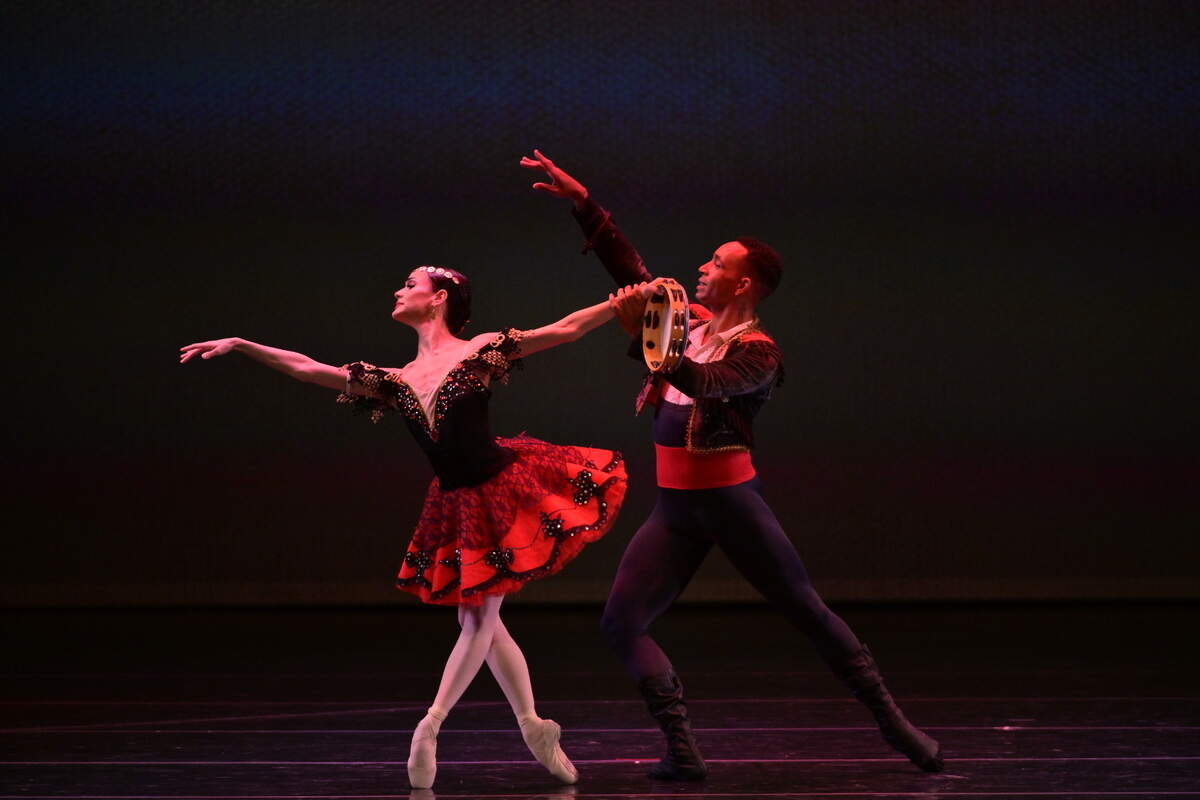 La bailarina colombiana Nicole Duque, aquí durante su participación en el International Ballet Festival of Miami de 2022, regresa a Miami para centralizar “Esmeralda Pas de Six” junto al bailarín cubano Liván González.