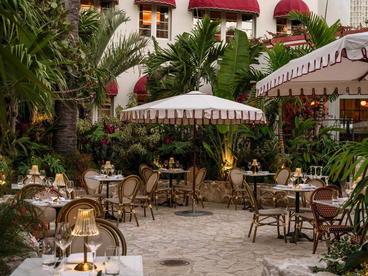 Jardín del restaurante La Grande Boucherie abierto en Washington Ave., Miami Beach.