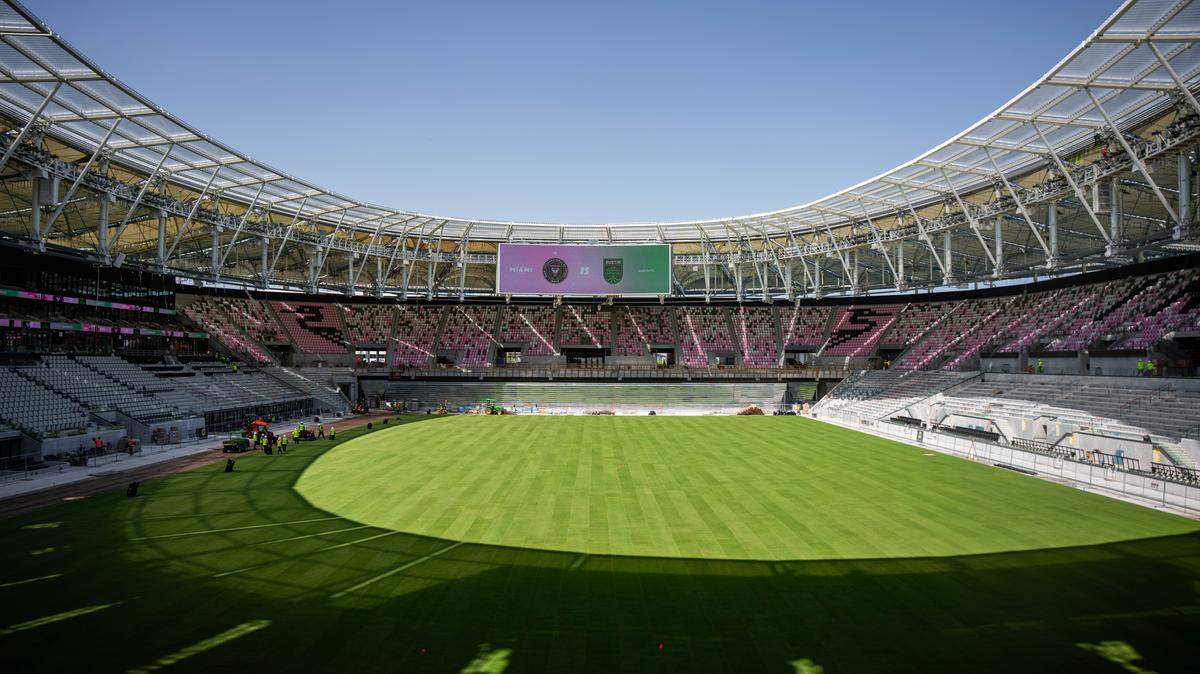 Panorámica del interior del Nu Stadium después de colocar el cespéd. Todo está listo para su inauguración el sábado 4 de abril con el partido entre el Inter Miami y  Austin.