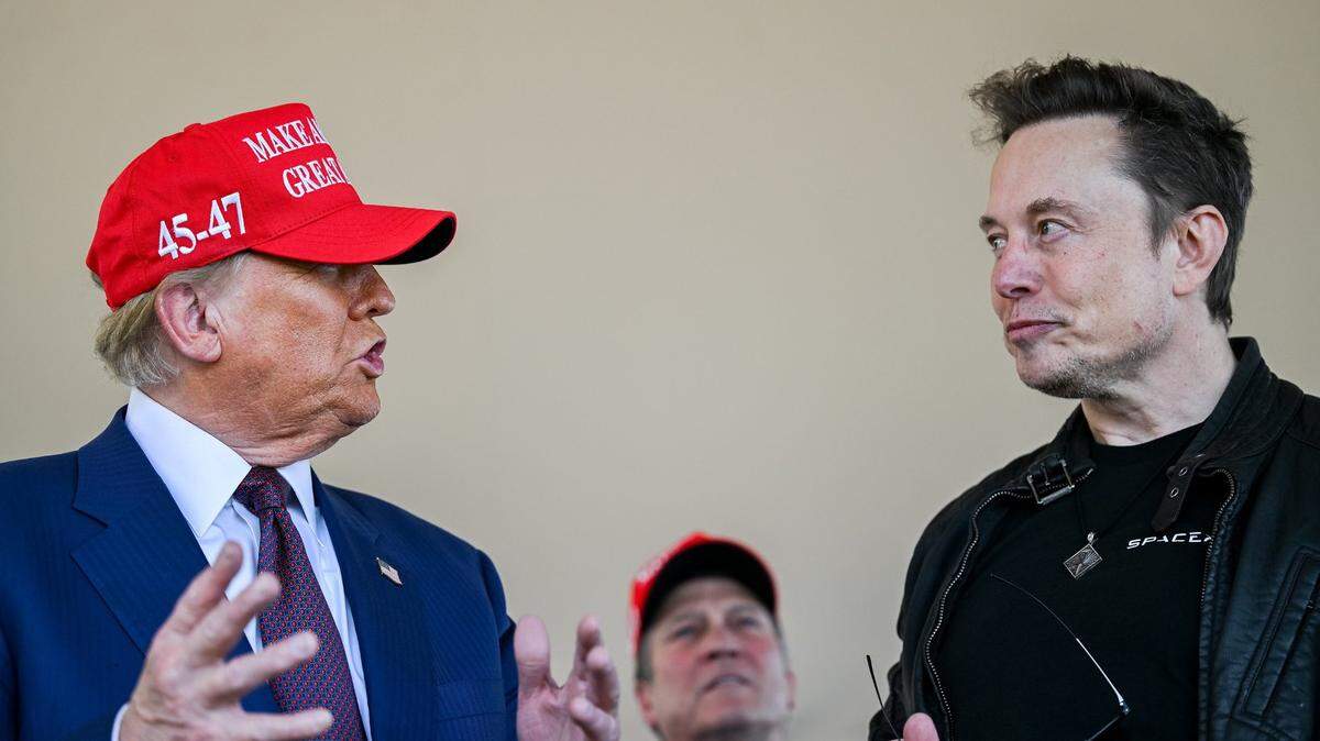 Elon Musk, right, speaks with President-elect Donald Trump at a viewing of the launch of the sixth test flight of the SpaceX Starship rocket on Nov. 19, 2024, in Brownsville, Texas. (Brandon Bell/Getty Images/TNS)