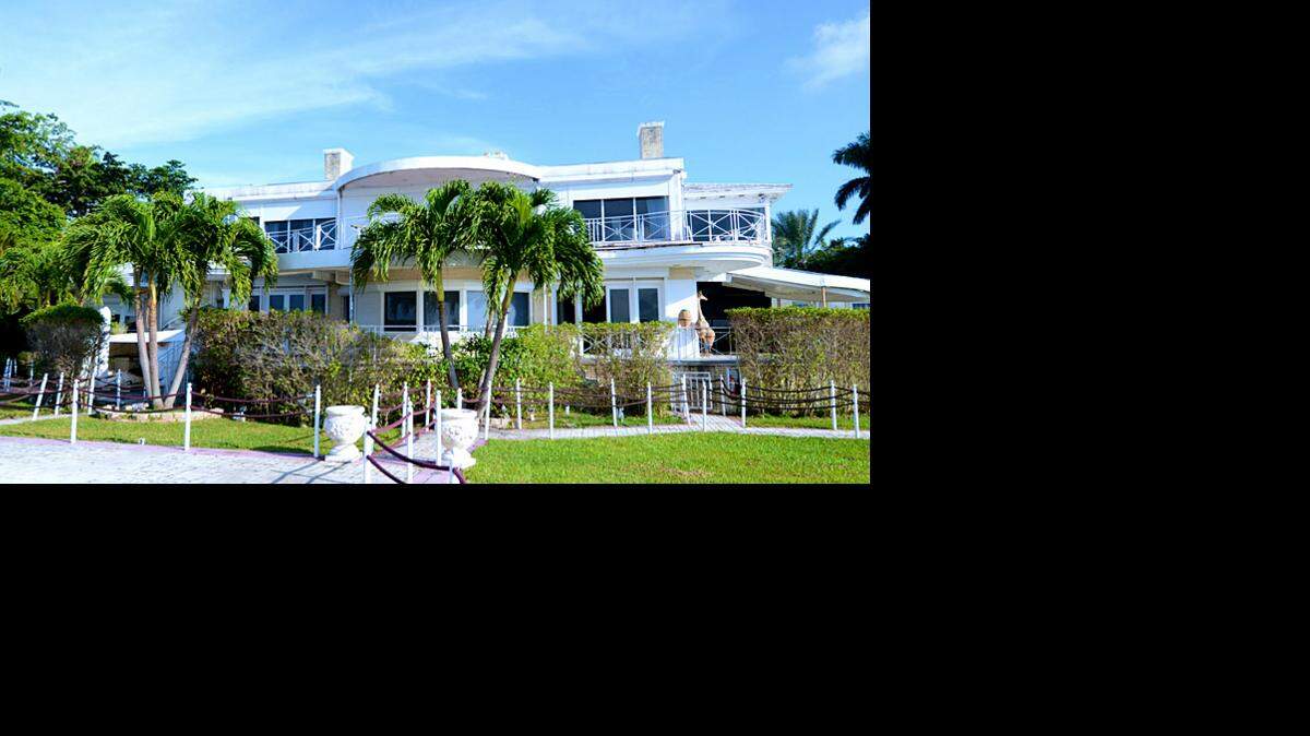La mansión Whitehall de 13,637 pies cuadrados, está localizada en el 5930 North Bay Road de Miami Beach