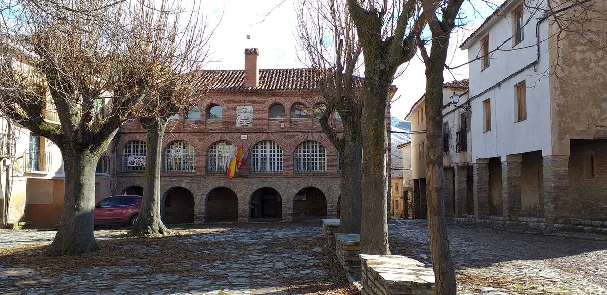 Casa Consistorial en la Plaza Mayor, Yanguas.