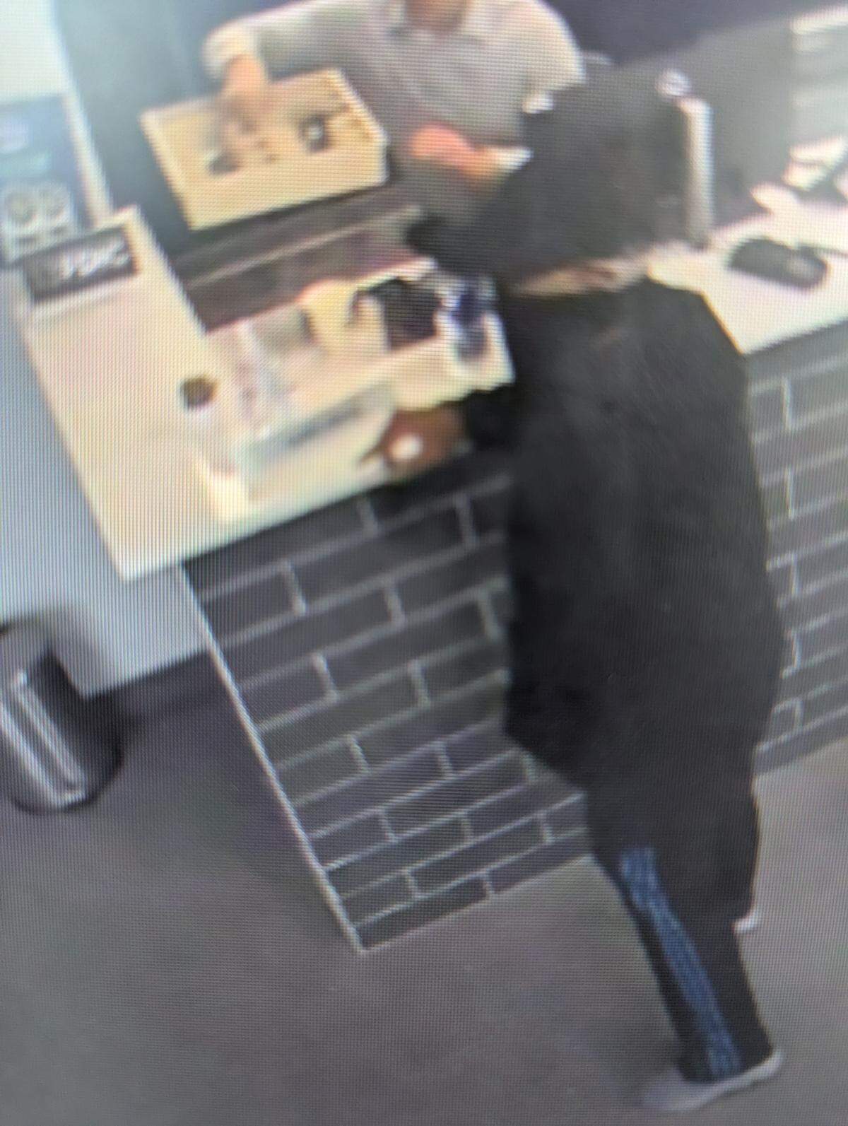 El FBI divulgó las imágenes de un sospechoso de robar un banco en la Ciudad de Fort Lauderdale.