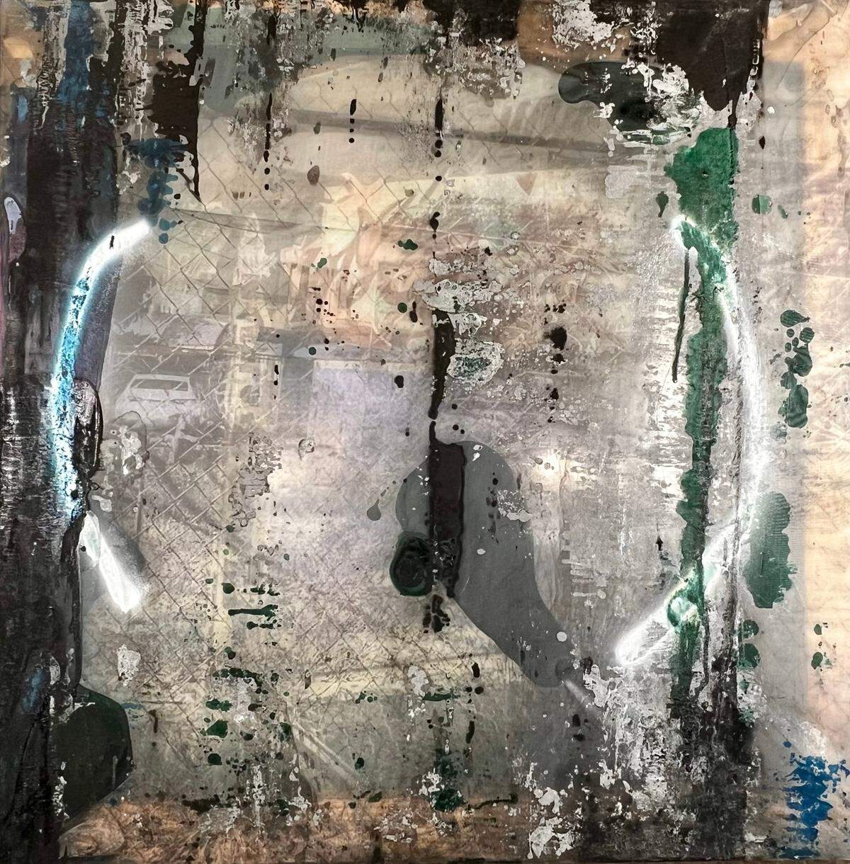 ‘In-betweenness nº.11’, 2023, de Emilia Martín Fierro.&nbsp;Técnica mixta, pintura e impresión fotográfica sobre textil y bastidor, 81 x 81 cm.