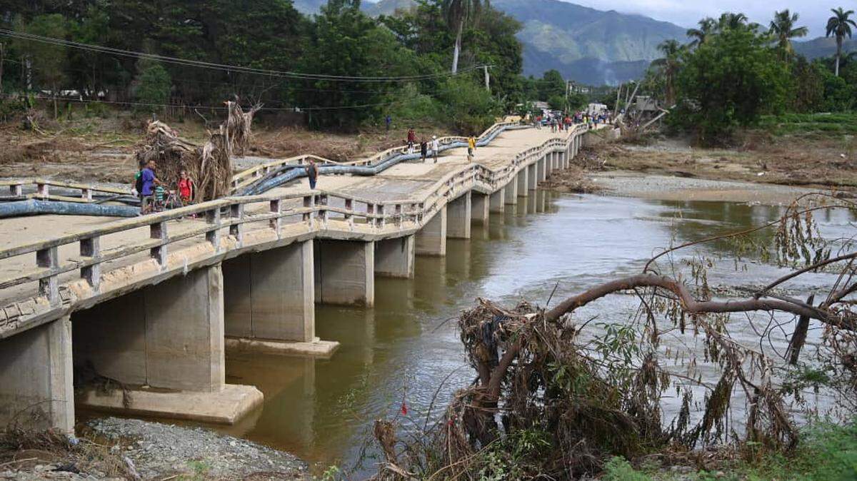 Puente sobre el río Imías, en Guantánamo, destruido por las inundaciones del huracán Oscar. Las intensas lluvias por una vaguada afectarían nuevamente a las provincias del este de Cuba.