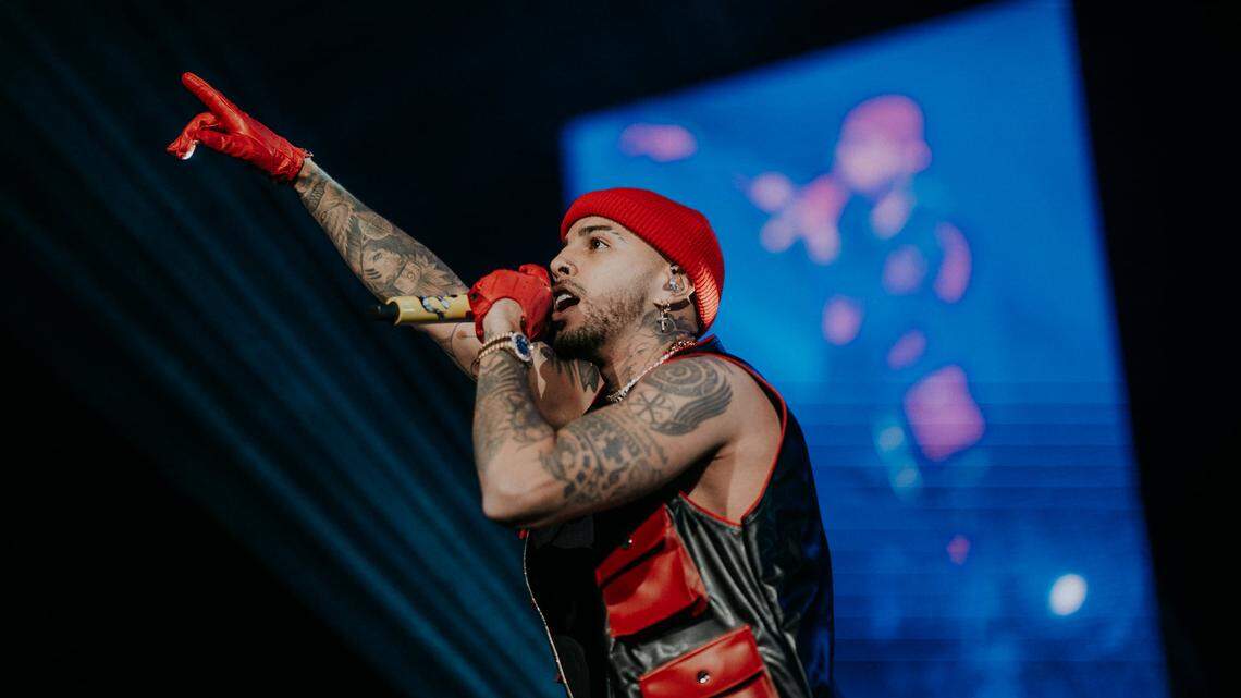 Ante casi 10 mil personas, el artista puertorriqueño ofreció un concierto de dos horas de duración, en los que no paró de cantar, bailar y derrochar simpatía.