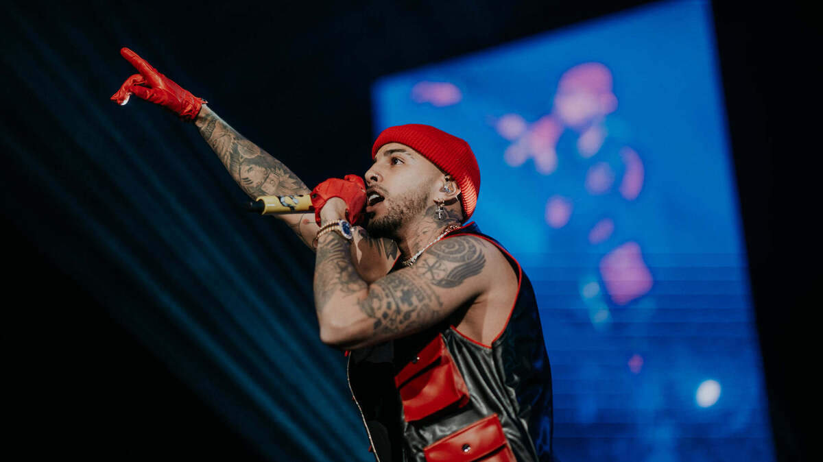 Ante casi 10 mil personas, el artista puertorriqueño ofreció un concierto de dos horas de duración, en los que no paró de cantar, bailar y derrochar simpatía.