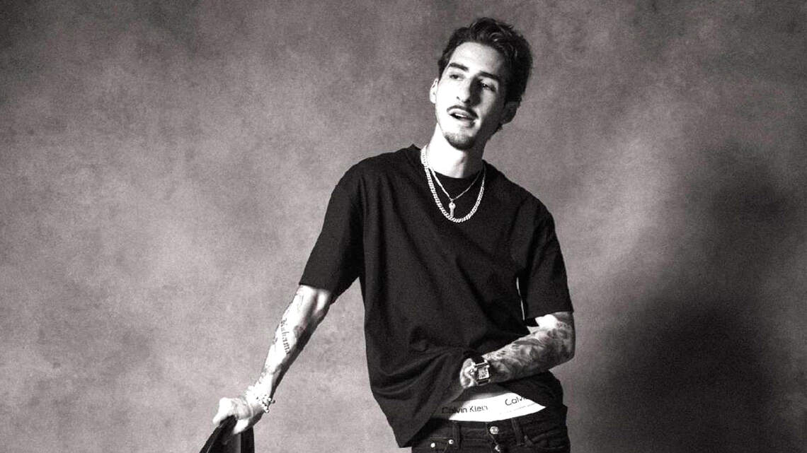 IAGO cambió el fútbol por la música urbana bien perrona