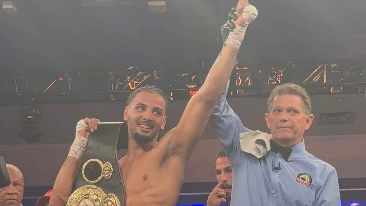 Yoenis Téllez logró descifrar el sábado en la noche al venezolano Johan González en el Hotel Caribe Royale de Orlando para llevarse una victoria por la vía del nocaut técnico.
