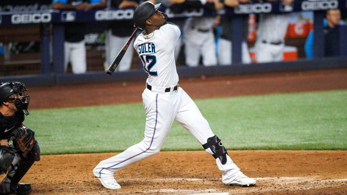 Jorge Soler tendrá que vivir con las mismas rutinas de ejercicios mientras duren sus días como pelotero. Sus molestias en la espalda no han desaparecido para siempre, pero ha aprendido a convivir con ellas