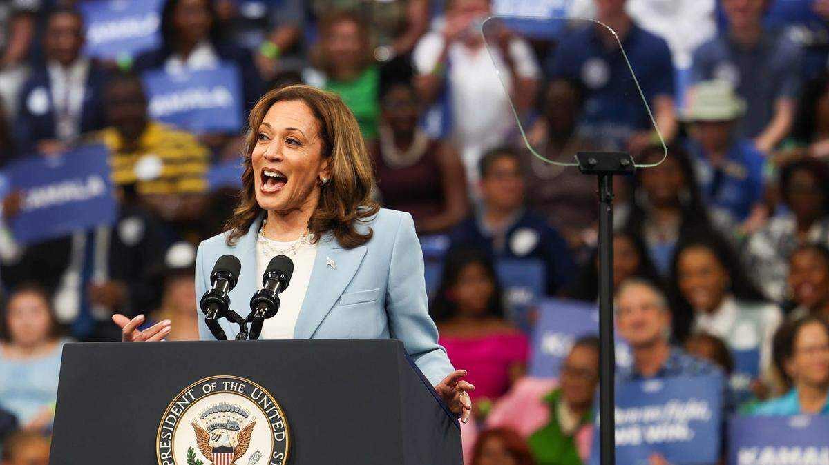 La vicepresidenta de Estados Unidos y precandidata demócrata a la Casa Blanca, Kamala Harris, habla en un evento electoral de campaña el 30 de julio de 2024 en Atlanta, Georgia.