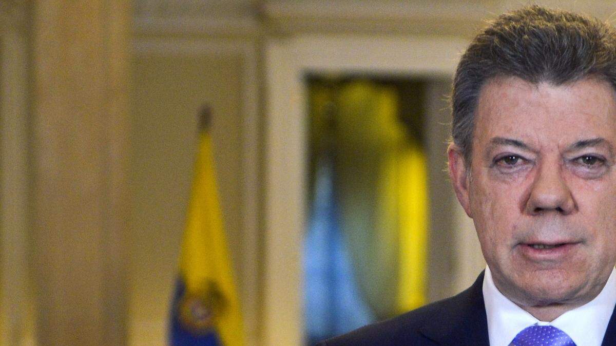 El presidente colombiano Juan Manuel Santos se dirige a la nación en un discurso televisado el lunes 17 de noviembre del 2014. 