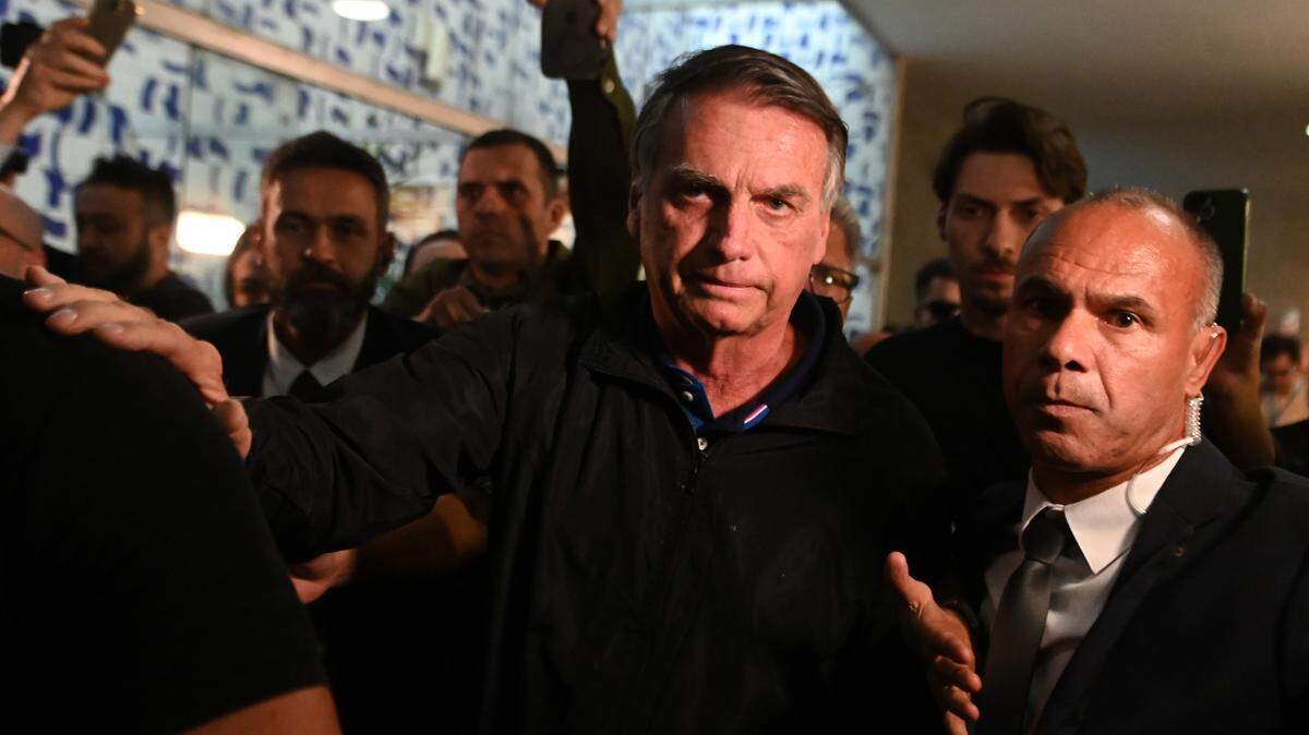 Foto de archivo del 21 de julio de 2025 que muestra al expresidente de Brasil, Jair Bolsonaro, asistiendo a una audiencia judicial en Brasilia.