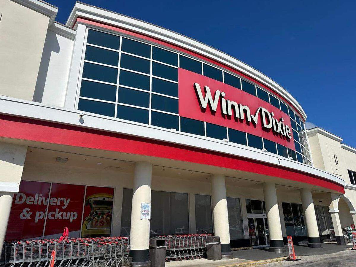El local Winn-Dixie en Coral Way, en el 3275 SW 22 Avenue. El supermercado tiene una licorería y se construyó en 1990.