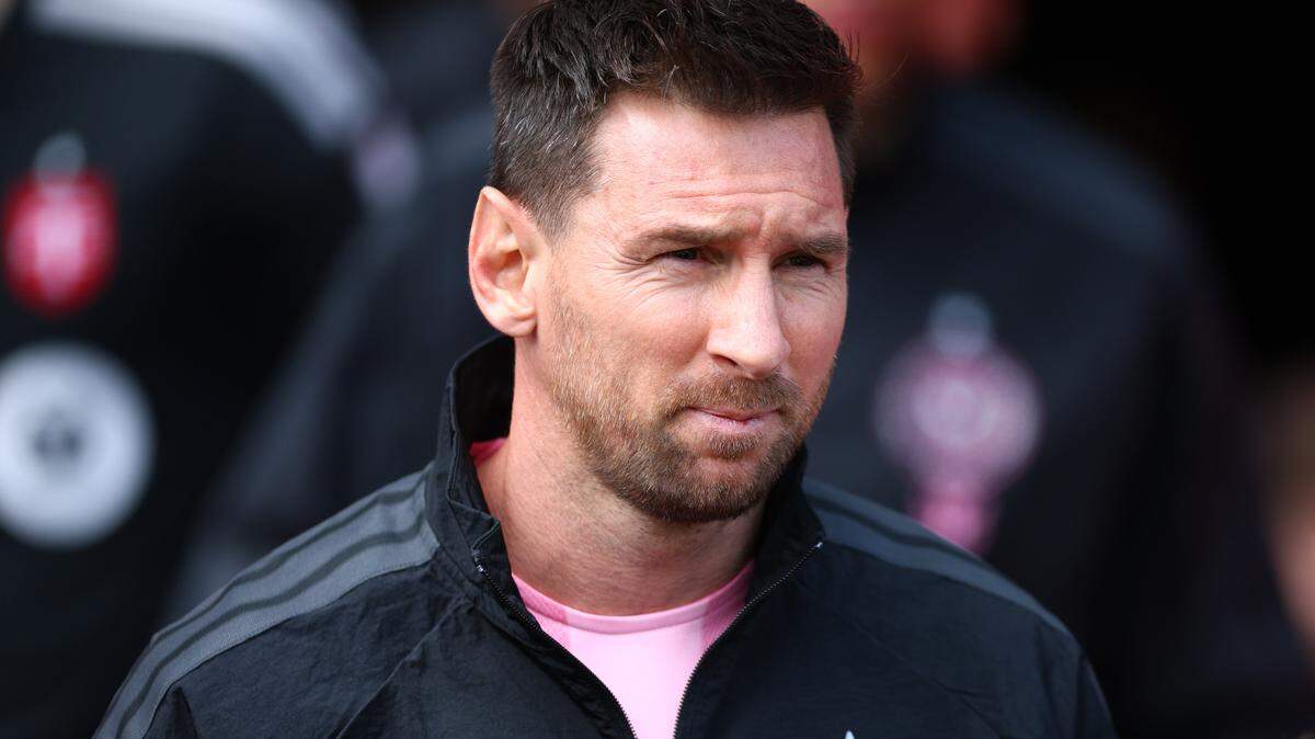 Lionel Messi #10 del Inter Miami CF observa antes del partido de la MLS entre Toronto FC e Inter Miami CF en el BMO Field el 09 de mayo de 2026 en Toronto, Ontario.