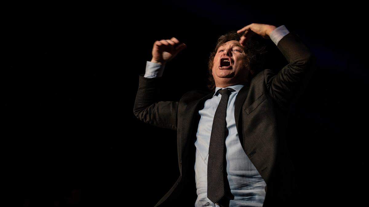 Javier Milei grita durante su acto de cierre de campaña para las elecciones presidenciales en Argentina. (Foto de Santiago Oroz / SOPA Images/Sipa USA)